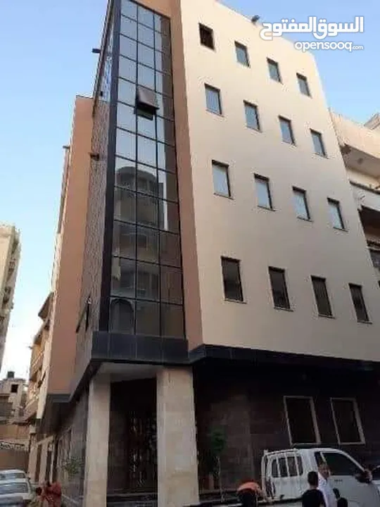 مبنى خدمي للبيع مكانه شارع الصريم يتكون المبني من 5طوابق
