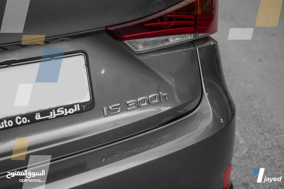 Lexus IS300H 2018 - للبيع