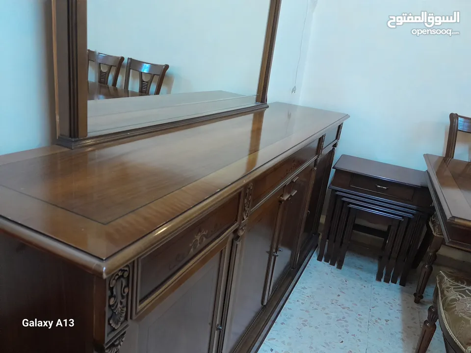 طقم سفرة / طقم كنب ضيوف/ كيزر ماء( سخان ) / مكيف 2 طن/ مفرش تخت وبرداية طقم/ قلاية كهربائية / طاولات