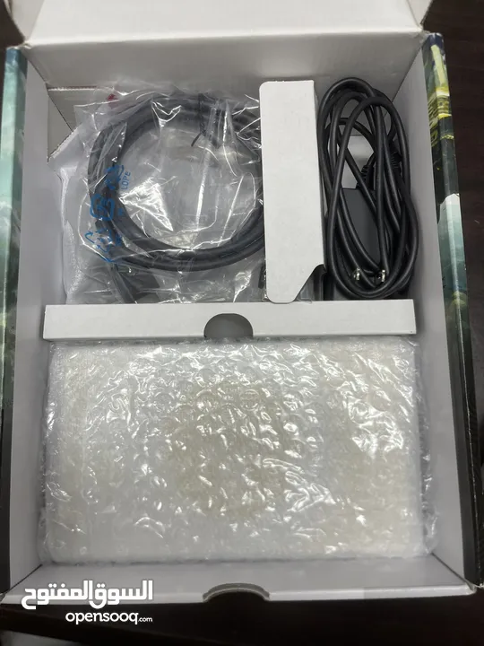 Nintendo Switch OLED - Zelda TOTK edition (used like new) + 3 games