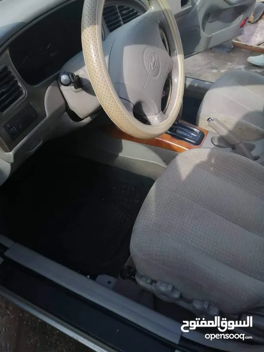 للبيع سيارة هونداي افانتي Xd موديل 2003 ماتور 1500 ترخيص جديد مكيف شغال حامي بارد مري ضب كهرباء