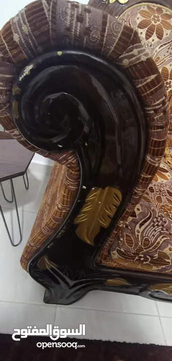 طقم كنب كلاسيك مع طاولات