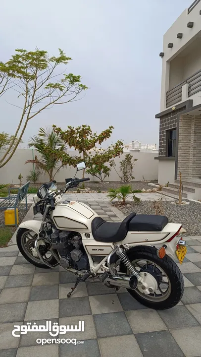 للبيع دراجه هوندا cbx750 ... إقراء الوصف