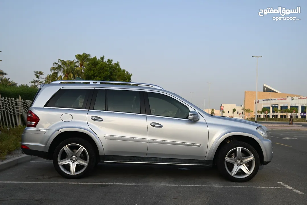 BEST DEAL - LOW MILEAGE - MERCEDES GL 500 4MATIC - ORIGINAL PAINT - WELL MAINTAINED - GCC