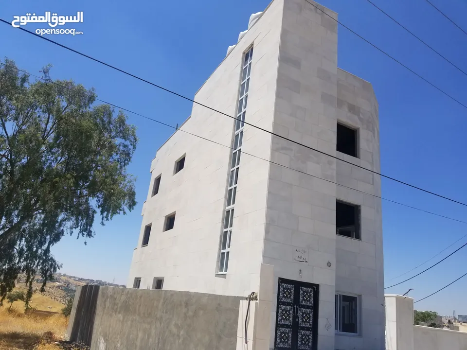 عمارة بتصميم فيلا في اجمل مناطق مرج الحمام قرب ترخيص غرب عمان موقع مميز جدا و ذات اطلاله خلابه