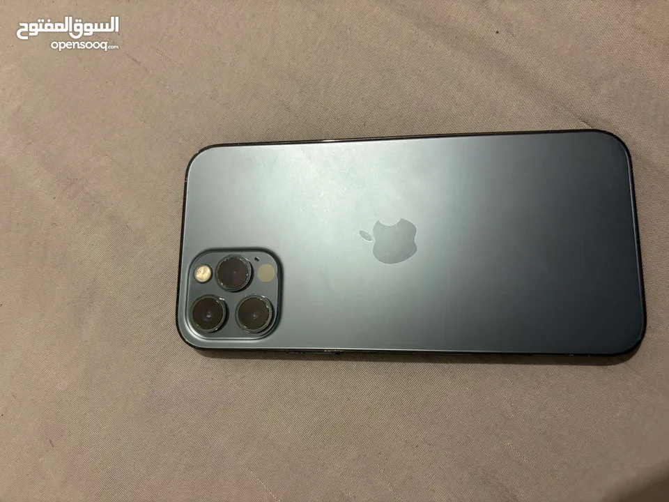 ايفون 12 برو الون ازرق