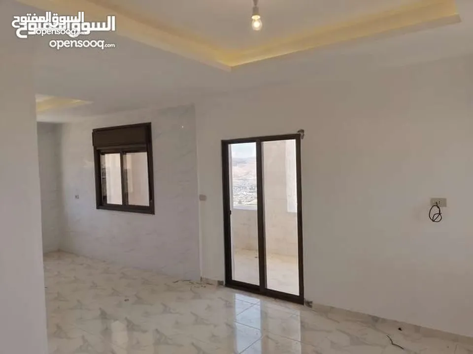 شقة طابقية للبيع في ابو نصير