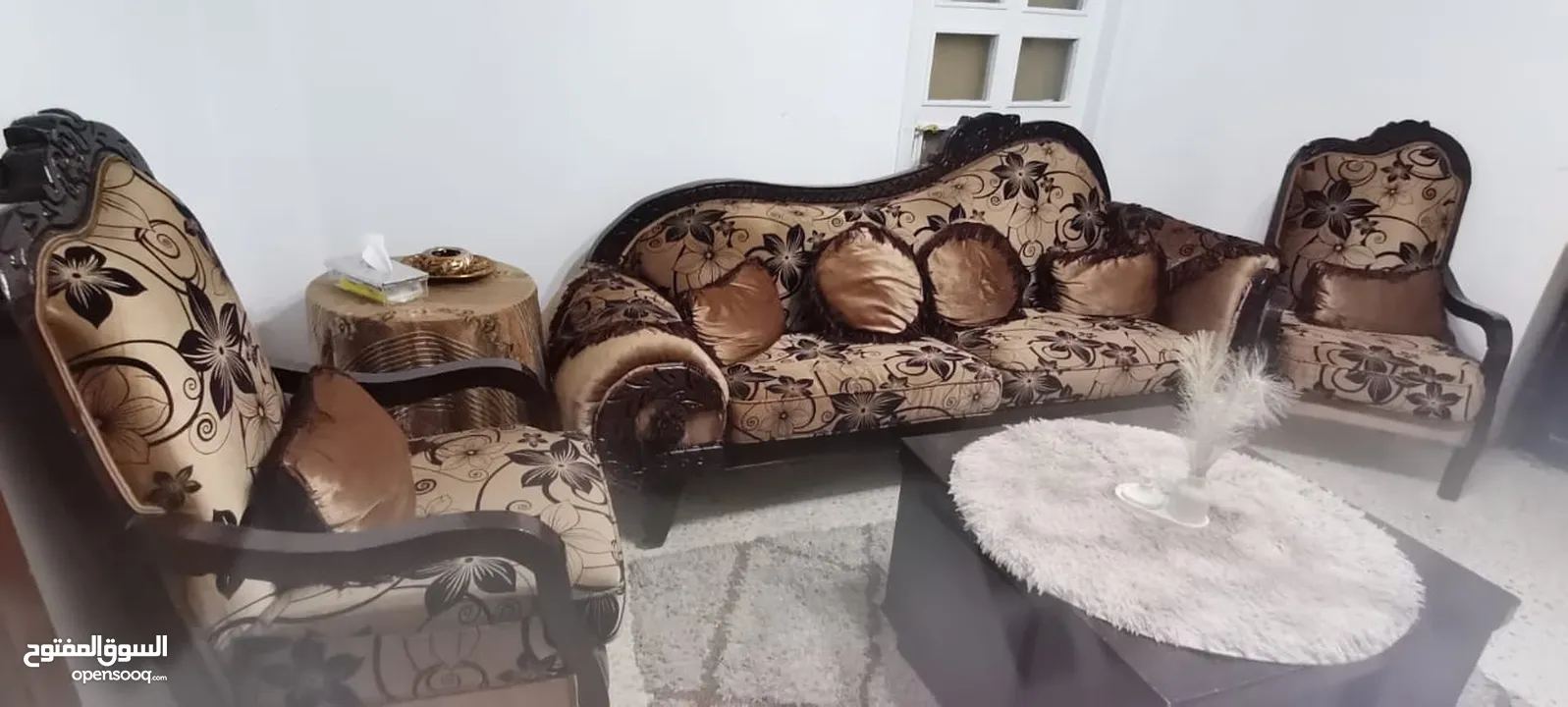 طقم صالون مستعمل بحال ممتازه جدا
