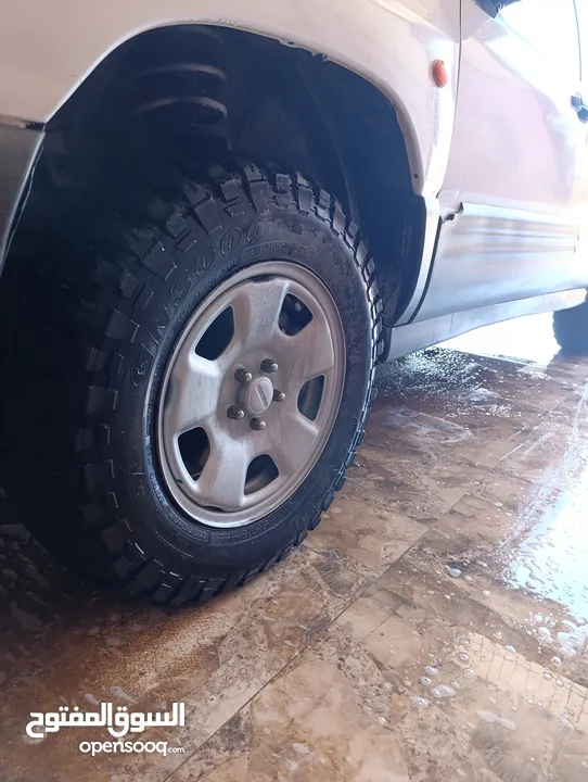 جيب سوبارو موديل 2000