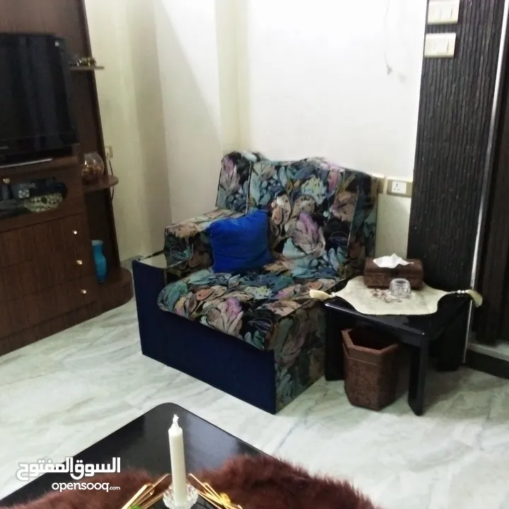 غرفة ضيوف  شبه جديدة للبيع