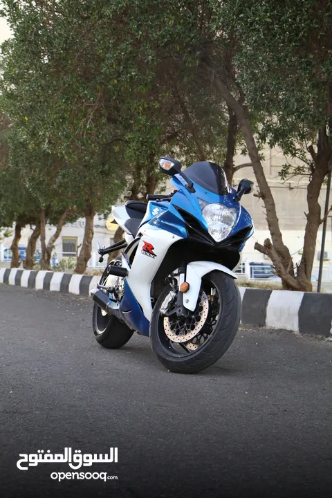 suzuki gsxr600 2011 لا تحتاج لأي صيانة