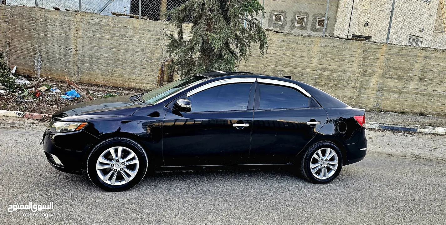 كيا فورتي فل مع فتحه سقف وبصمه 2011 اصل برايفت