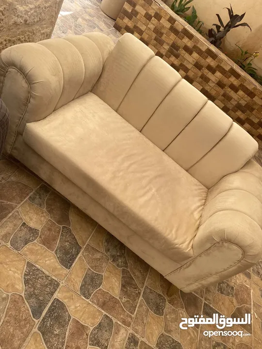 طقم كنب 7 مقاعد بحالة الوكالة  بسعر مغري