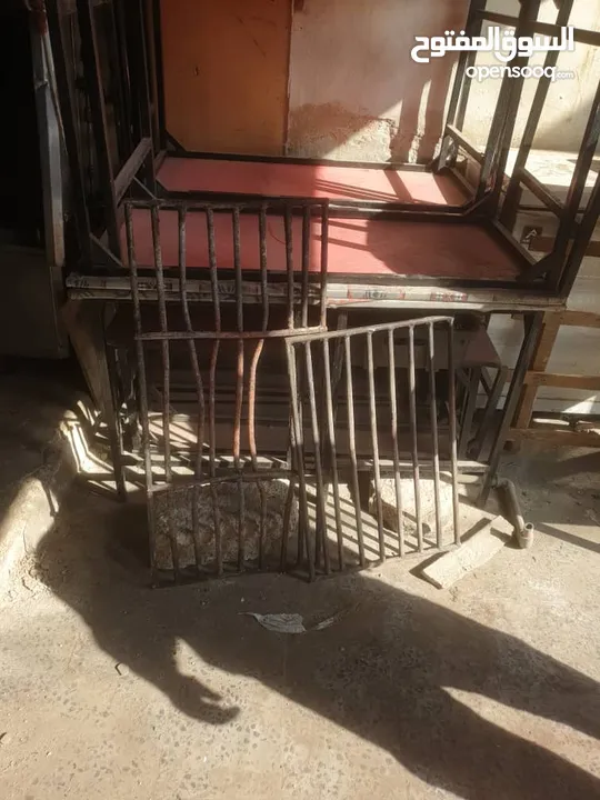 معدات مطعم متنوعه مستخدم نظيف للبيع اغلب المعدات جديده ولم يتم استخدامها وبحاله ممتازه والسعر مغري