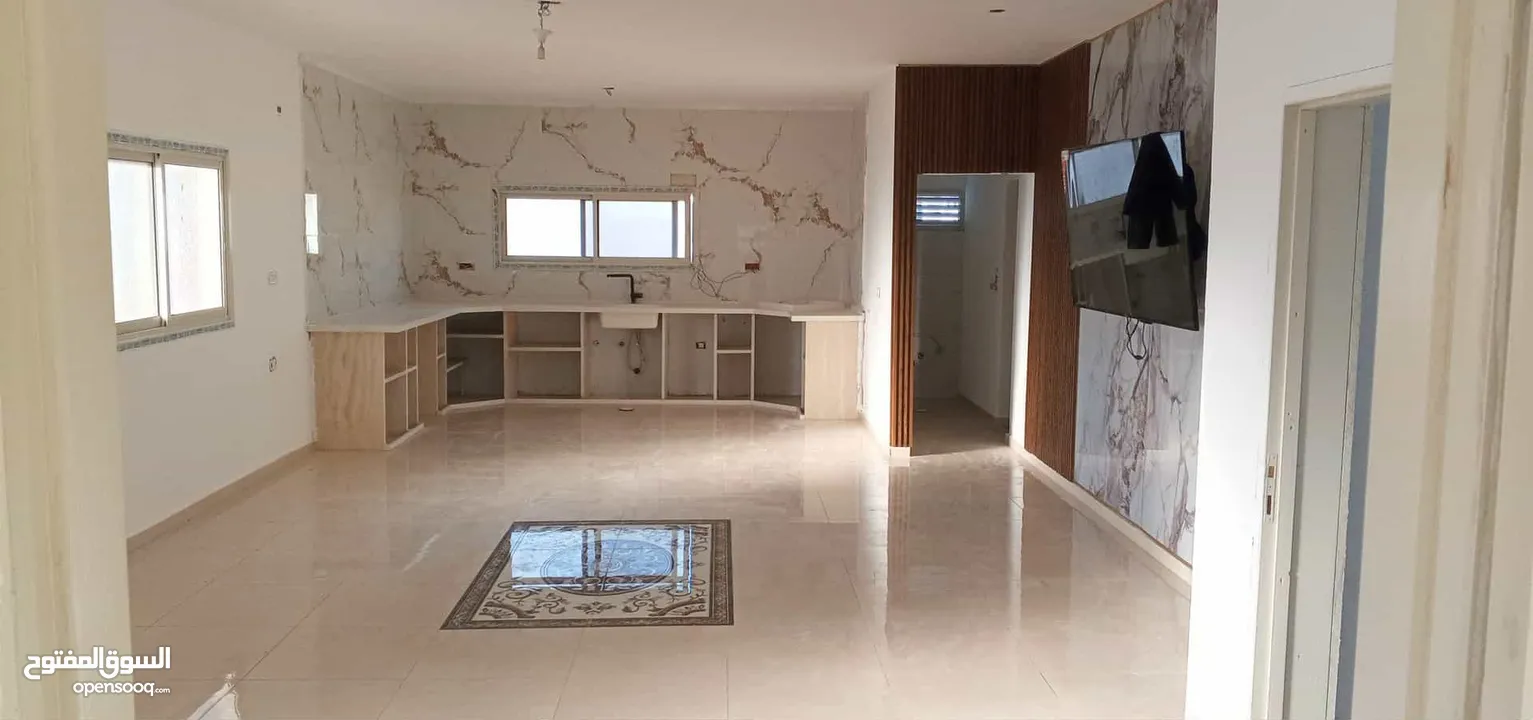 للبيع شقة مشطبة اولها شيك واخرها شيك