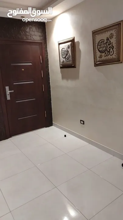 شقه موقع ممتاز للإيجار السنوي بوسط عمان
