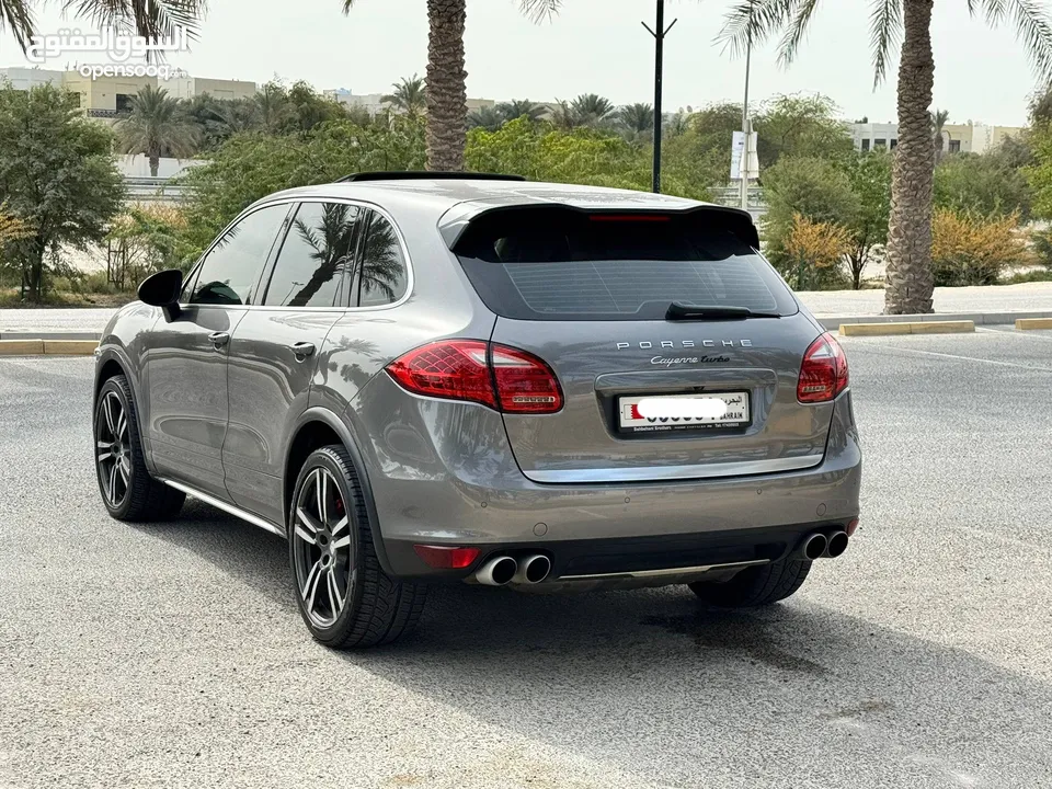 Porsche Cayenne 2011 (Grey)