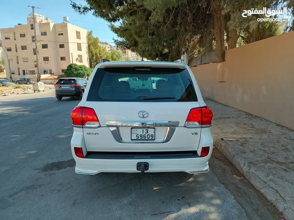 للبيع تويوتا لاندكروزر موديل 2008 محول كامل 2018  كامل متور V8بسعر مغري 24000