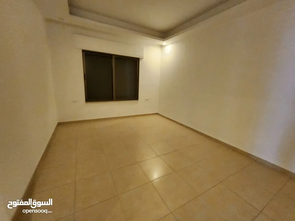 شقة فارغة للبيع في دير غبار ref : 14244