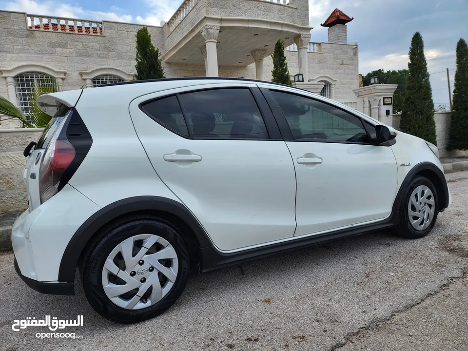 تويوتا بريوس سي 2018  للبيع    TOYOTA   PRIUS C 2018 for Sale   موديل 2018   ترخيص جديد لغاية 2/2026