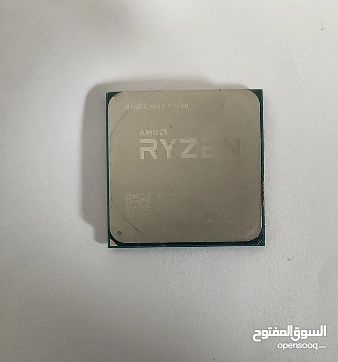 **معالج AMD Ryzen 7 1700 مع المروحة للبيع**