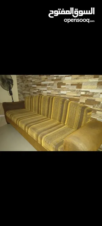 كنبة خشب ثلاثية + طقم كنب ثلاثي بحالة تحت المتوسطة بشوي