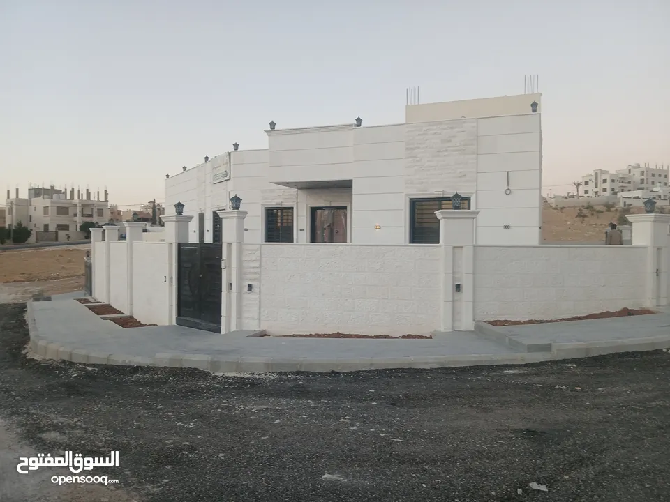 قطع اراضي المستنده الطبقه والمستنده موقع مميز لقطه 27500 يوجد فيلا بالبيضاء الأرض 500 البناء 240 متر
