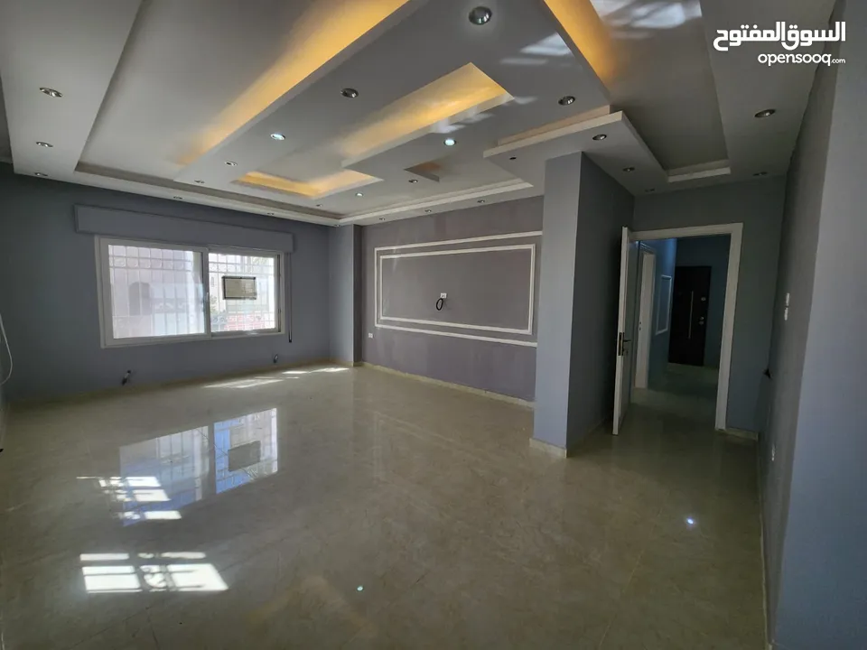 شقة طابقية فارغة للبيع في الرابية - ref : 14569