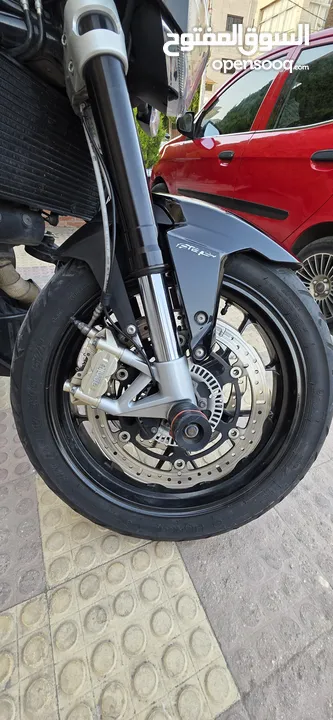 دراجة ابريليا 750 cc بحالة ممتازة 2016 ماشية 24000 فقط مالك ثاني صيانة دورية في الشركة 3200 دينار