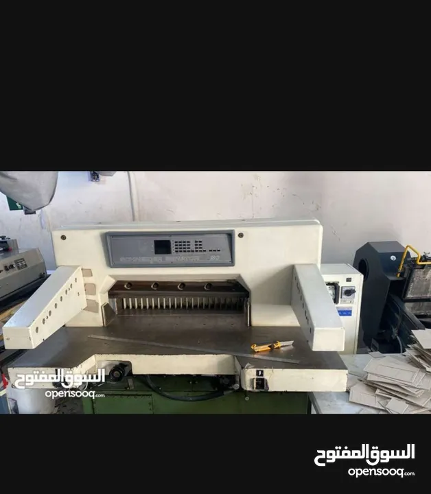 مقطع ورق وكرتون Paper cutting machine