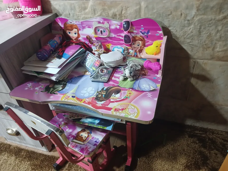 مكتب اطفال وسرير بيبي