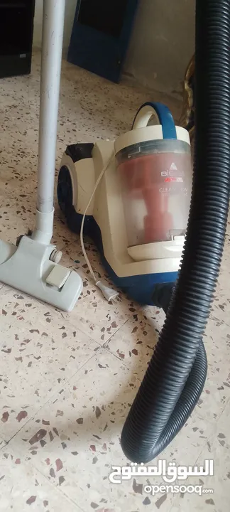 مكنسه كهربائيه مستعمله للبييع 220V شغاله 100%100