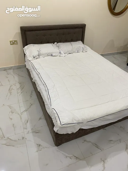 سرير نوم مزدوج + فرشة ( نظيف مستعمل للبيع )