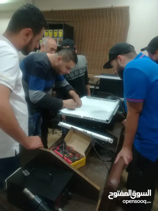دورات الحلاقة والكوافير وصيانة الخلوي والالكترونيات بالمركز العالي المهني وسط البلد