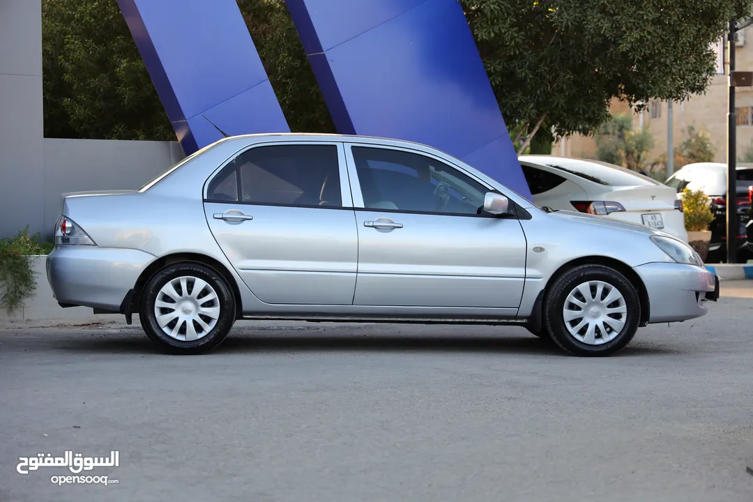 ميتسوبيشي لانسر 2011.