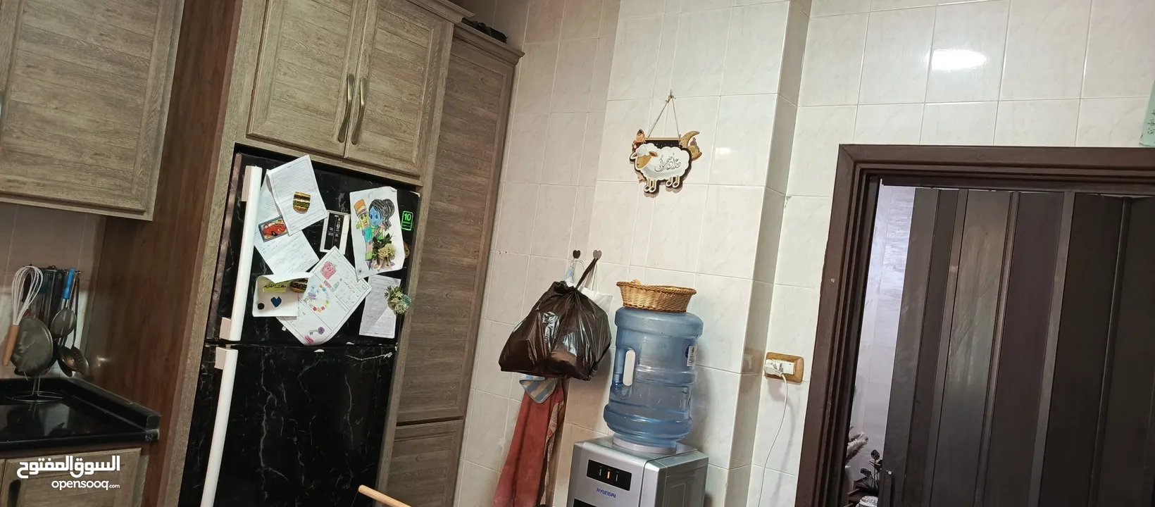 شقه لقطه بسعر مغري في ضاحية الأمير حسن طابق أول 3 غرف نوم ومعيشة وصالون ومطبخ جديد وبلكونه
