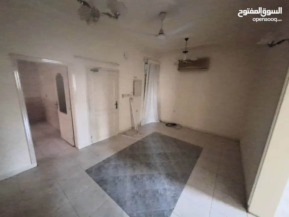 Amazing 2 bedroom flat available in mahooz
