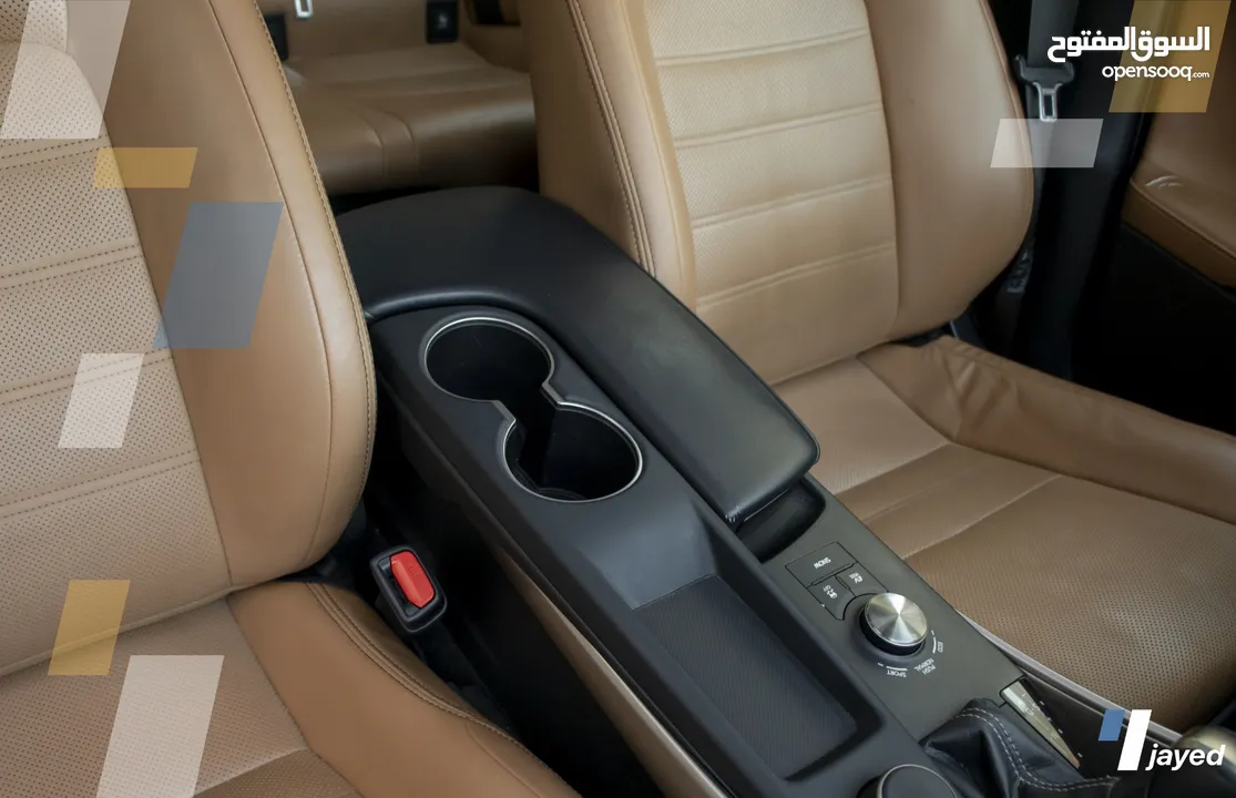 Lexus IS300H 2018 - للبيع