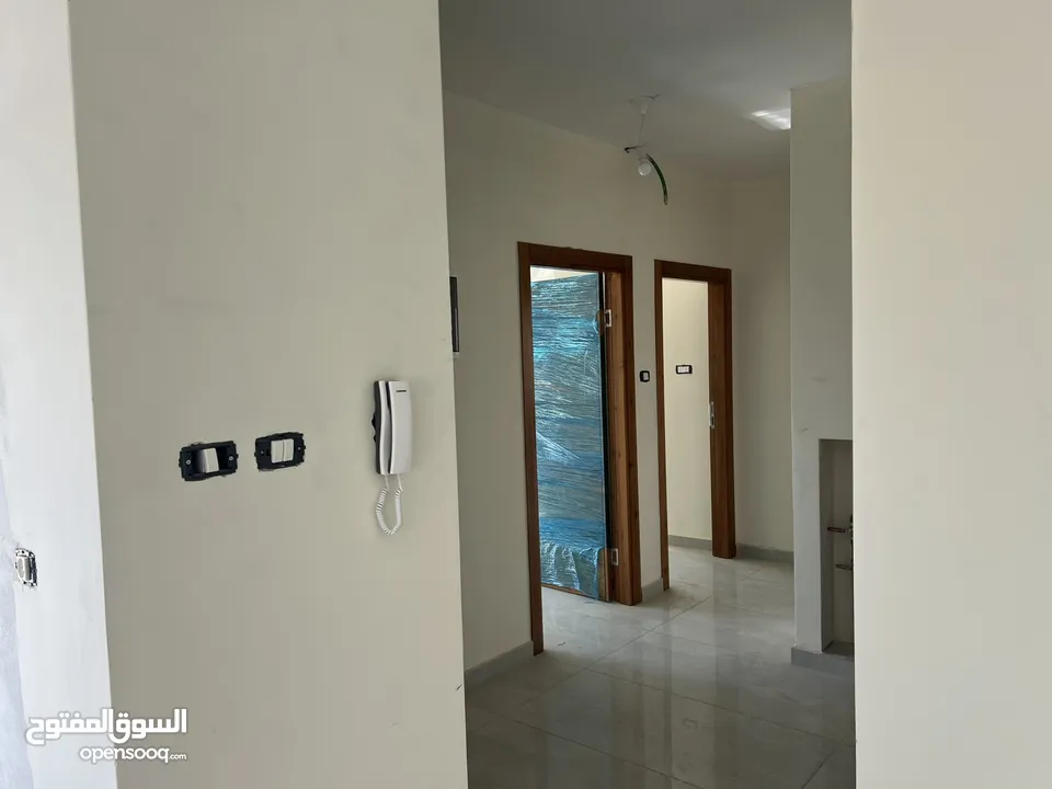 شقه للبيع في سطح مرحبا قرب ترست للتأمين