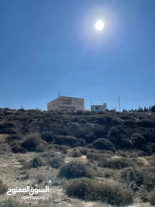 ارض للبيع في الكمشه بالقرب من شارع الاردن و مطعم قصر الجبل مميزه جدا
