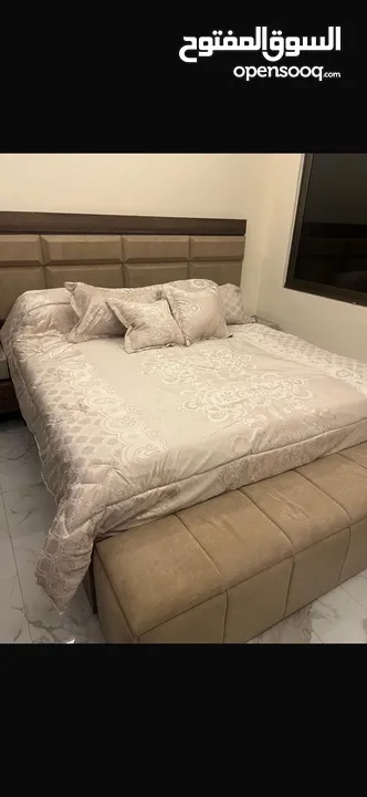 غرفة نوم خشب لاتيه نوع خشب فاخر للبيع بداعي السفر غرفة  مستعملة استعمال بسيط