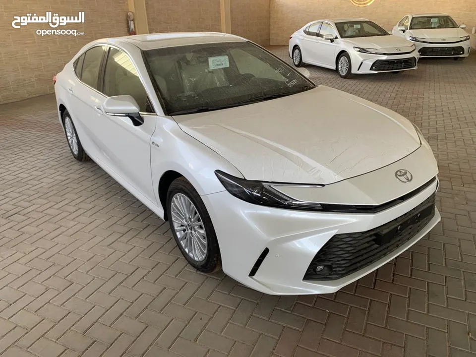 للبيع تويوتا كامري 2025  عداد زيرو  تحت الكفالة وارد الشركه المركزيه  بسعر 30500 دينار