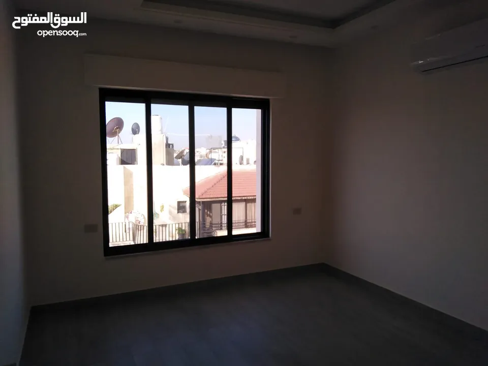 اخير مع روف للبيع في عبدون / الرقم المرجعي : 13666