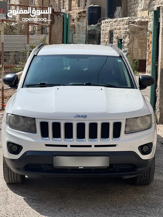 جيب كومبس ماطور 2000 بنزين اتومات انتاج 2014.   يد 0 عداد km اصلي 164000