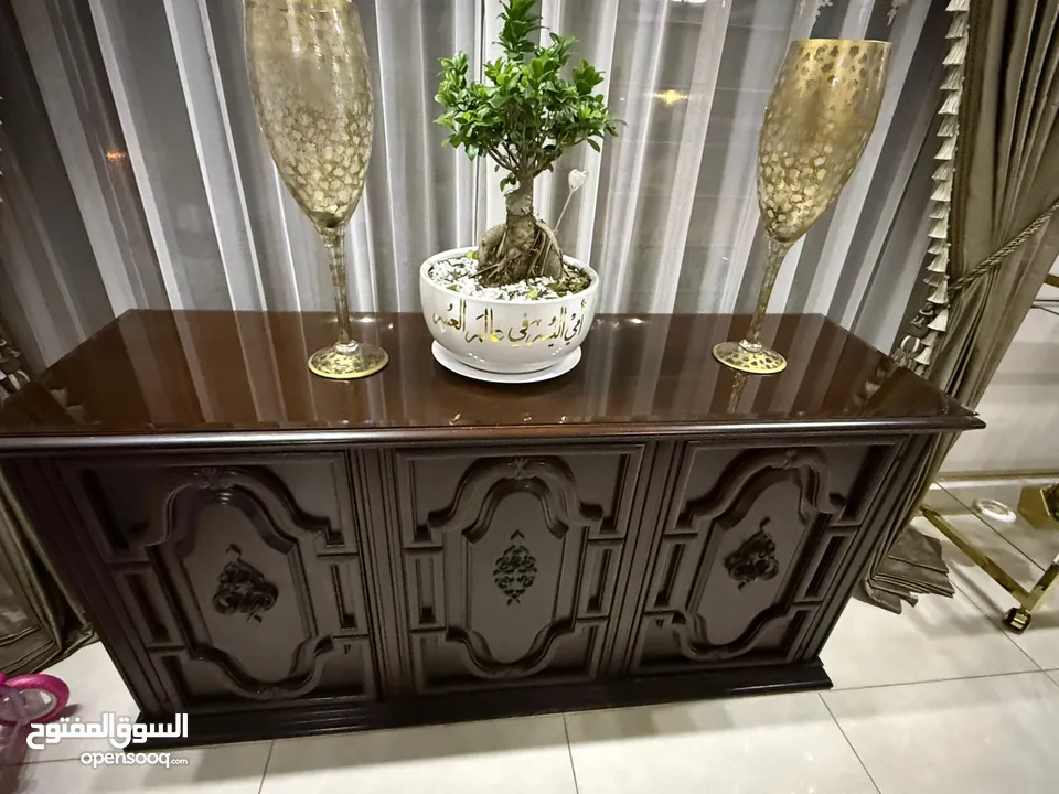 طاولة سفرة أمريكي مع 8 كراسي و بوفيه و كونسول - السعر نهائي