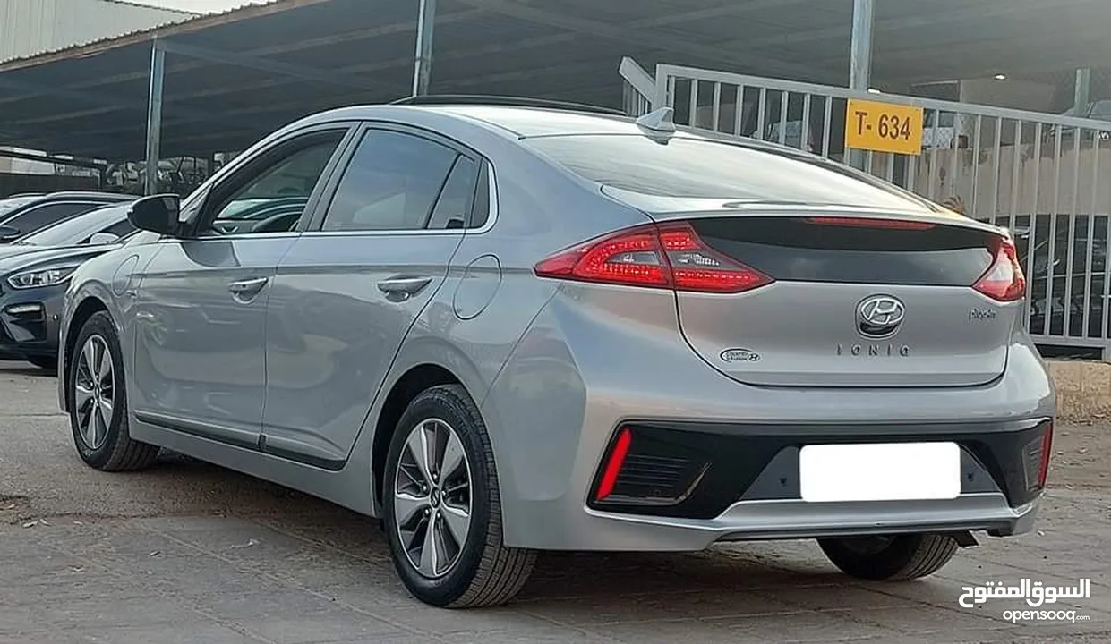 Hyundai Ioniq Hybrid 2019 plug-in  السيارة مميزة جدا و جمرك جديد وفحص كامل بدون ملاحظات