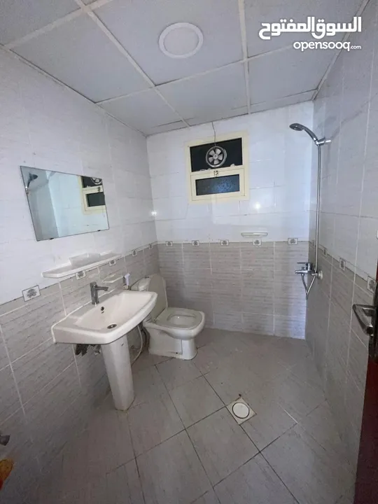 شقة للايجار  في  عجمان      في النعيمية   3    بسعر   ممتاز    جدا   جدا