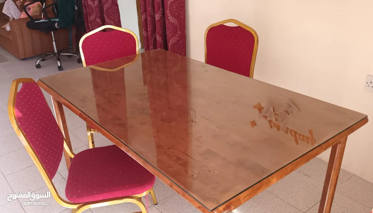 Tempered glass top on dining table for sale