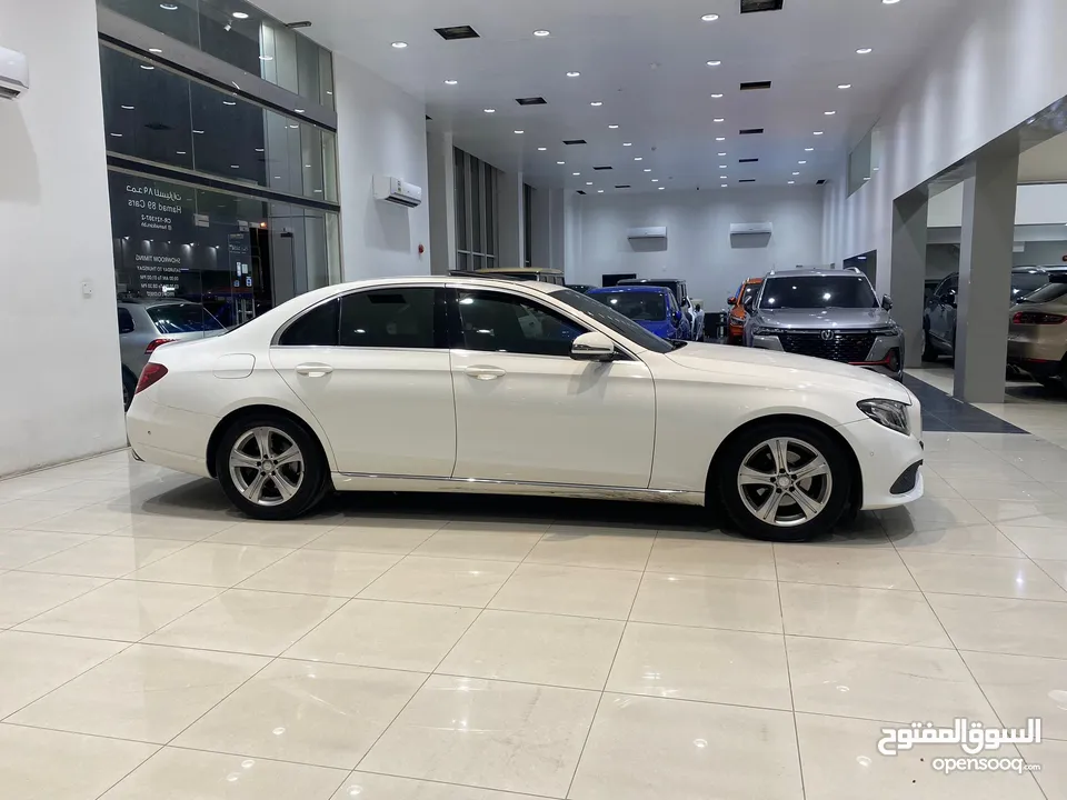 Mercedes Benz E-200 / 2017 (White)