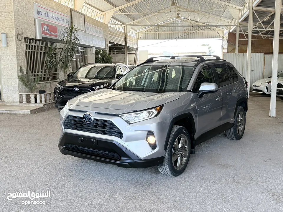 تويوتا راف فور ((2021)) XLE بريميوم، بطاريه ليثيوم، فل كامل، فورويل، حرة، بحالة الوكاله، بسعر مميز..